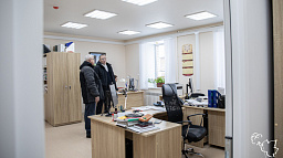 Специалисты некоторых отделов городской администрации переехали в здание по Смидовича, 32