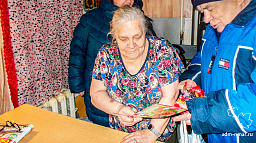 Активисты ТОС «Сообщество Сахалин» поздравили женщин с Днем матери 