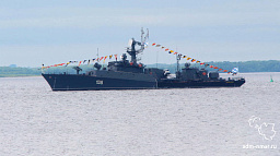 Горожане поздравили экипаж корабля «Нарьян-Мар» с Днем Военно-Морского Флота