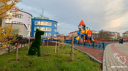 Новую спортивно-игровую площадку ломают