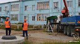 «Чистый город» восстанавливает бетонное покрытие возле домов на Пионерской 