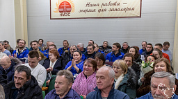 Глава Нарьян-Мара поздравил работников электростанции с Днем энергетика