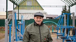 Бессменный руководитель ТОС «Захребетное» Алексей Осташов принимает поздравления с днем рождения