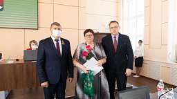 Глава Нарьян-Мара вручил Почетные грамоты горожанам