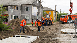 «Чистый город» обустраивает тротуар на улице Авиаторов