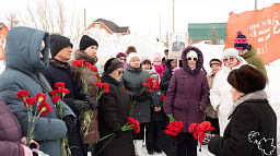 ТОС «Захребётное» организовал для соседей торжественную встречу на Аллее Памяти
