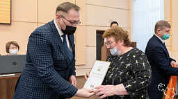 Первая в этом году сессия городского Совета началась с поздравлений