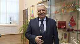 Поздравления с днём рождения принимает Николай Кальчишков