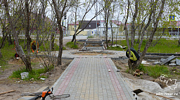 В сквере на Рыбокомбинате укладывают тротуары