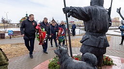 Сотрудники городской администрации и муниципальных предприятий почтили память участников Великой Отечественной войны.