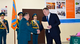 Глава города Олег Белак поздравил с праздником Главное управление МЧС России по НАО