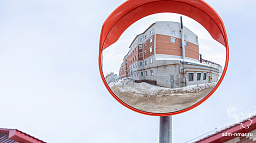 В Нарьян-Маре появилось первое дорожное зеркало безопасности  