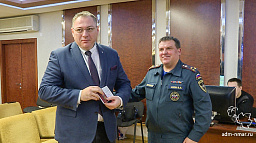 Глава Нарьян-Мара награжден медалью МЧС России