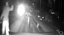 На выходных нетрезвый горожанин разбил бутылкой зеркало заднего вида автобуса