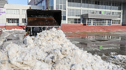 «Чистый город» откачивает лужи и вывозит снег в круглосуточном режиме