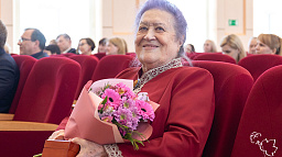 Сегодня поздравления с днем рождения принимает Почетный гражданин Нарьян-Мара Римма Костина