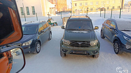 Российские регионы вводят штрафы за парковку машин у мусорных площадок