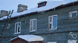 Заснеженные крыши опасны для ветхих домов