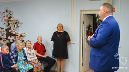 Олег Белак поздравил горожан с Днем пожилых людей